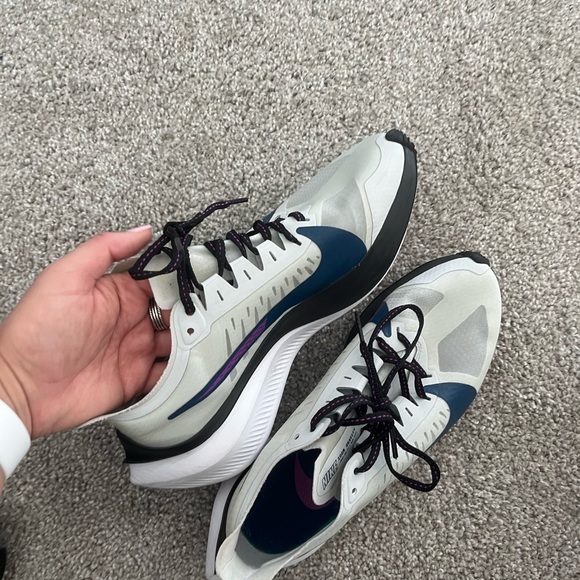 Nikes - Picture 2 of 4